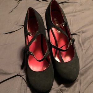 Heels worn about 3x in great condition.